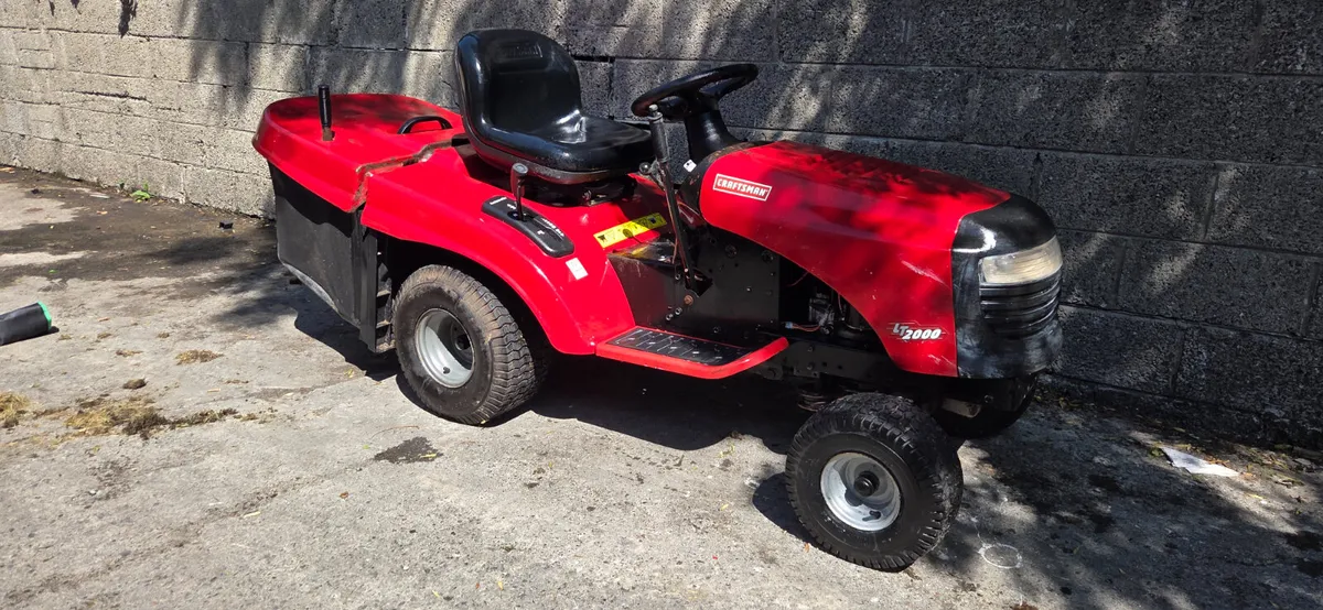Craftsman 19.5hp Ride on Tractor - Image 1