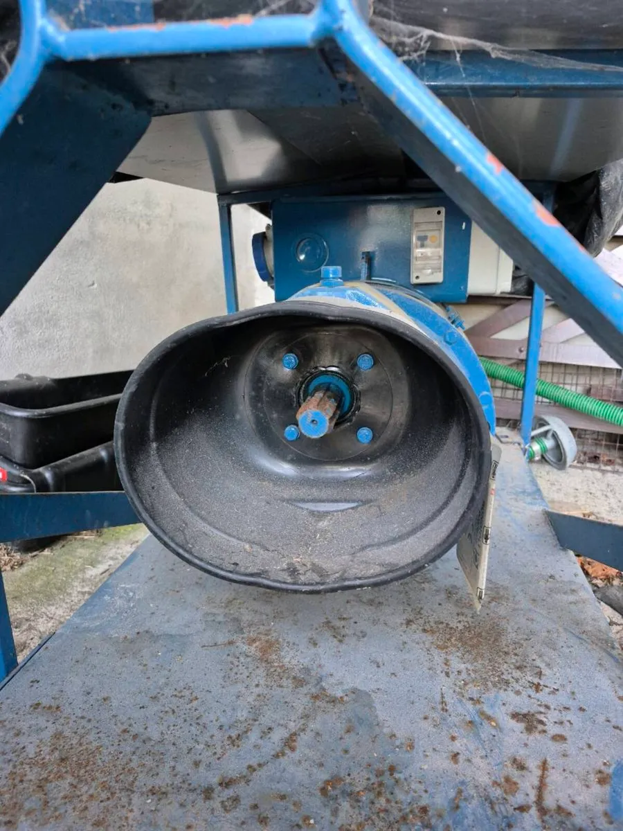 A 33kva Meccalte tractor mounted generator - Image 1