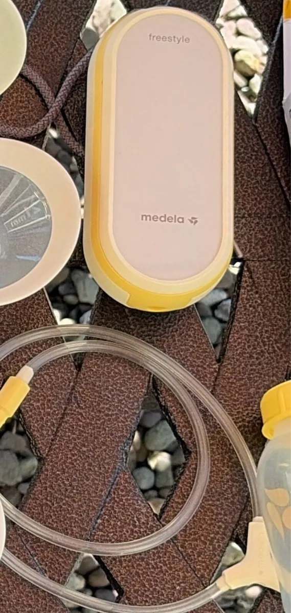 Medela Freestyle Flex Double Breast Pump - Image 2