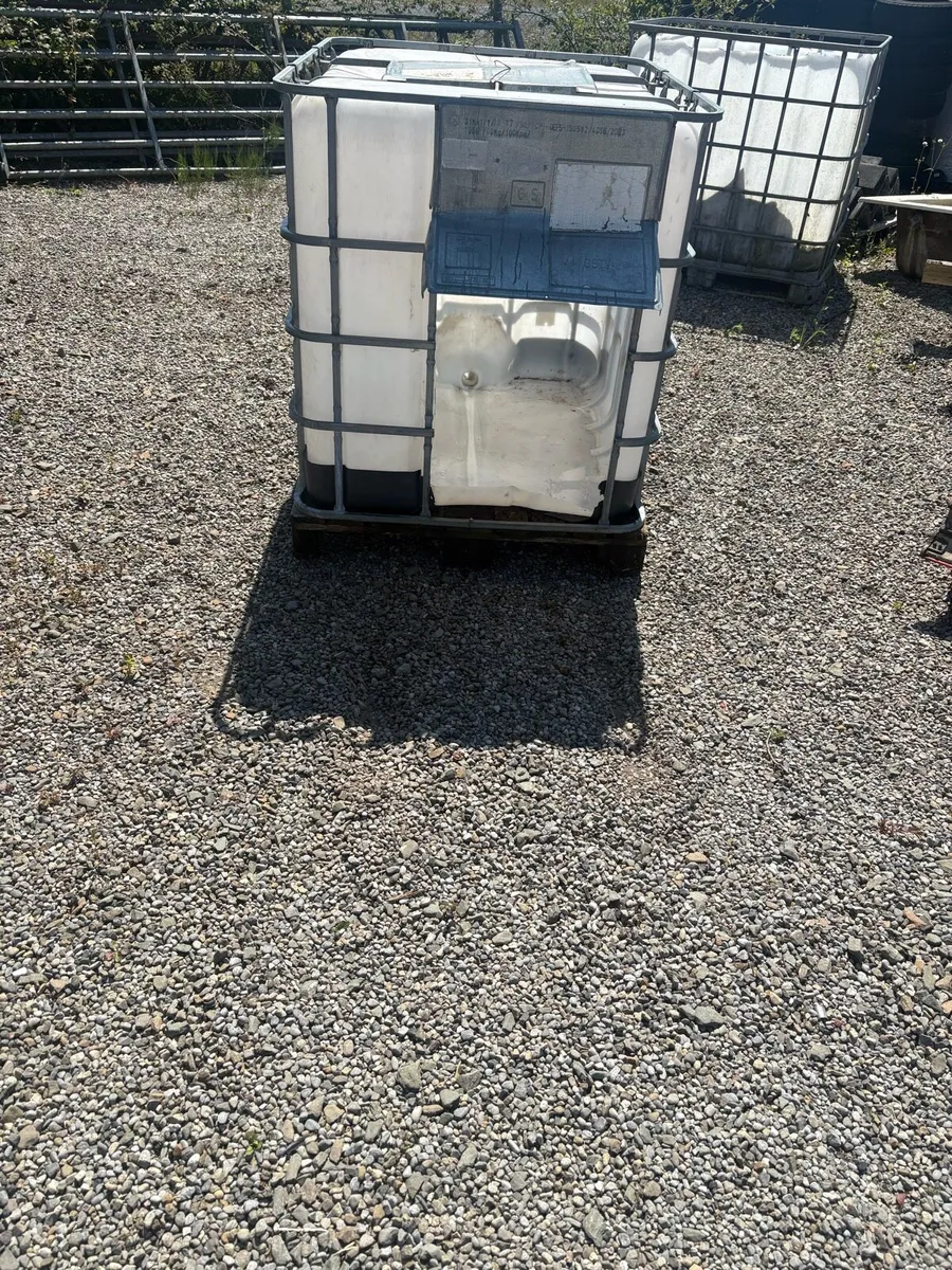 Dog kennel - Image 1