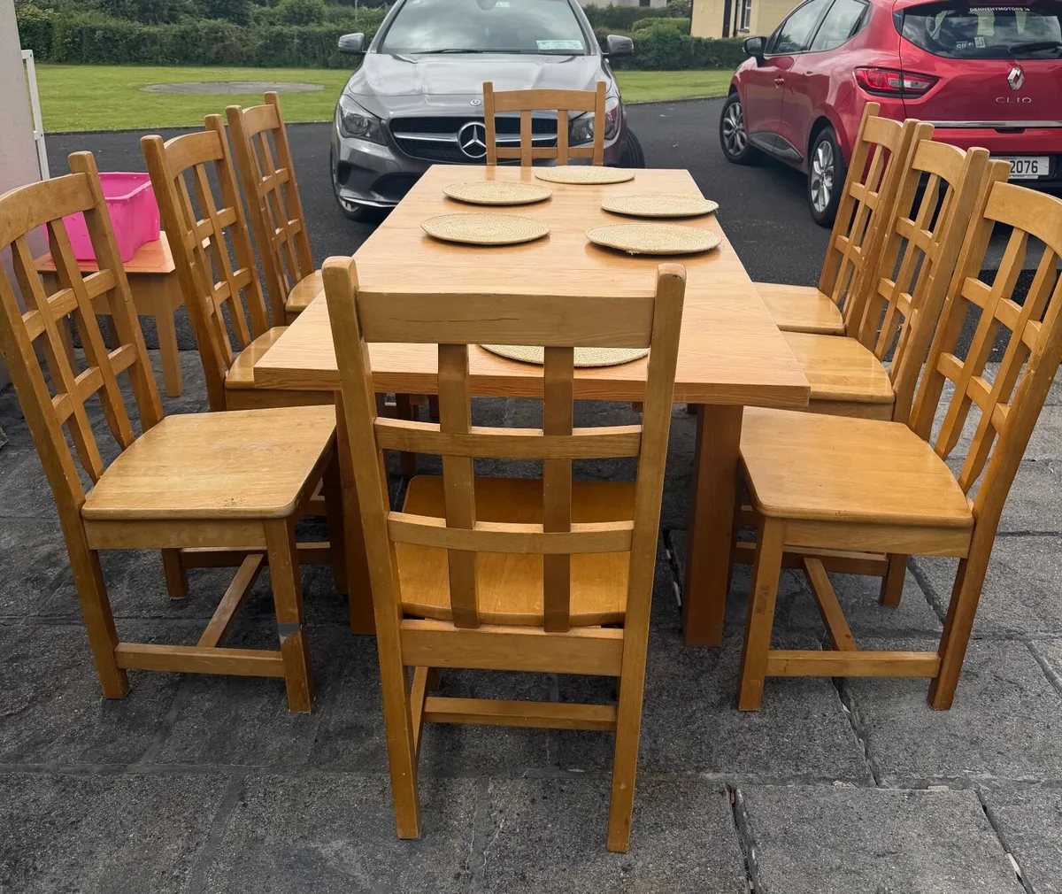 Dining table & 8 chairs
