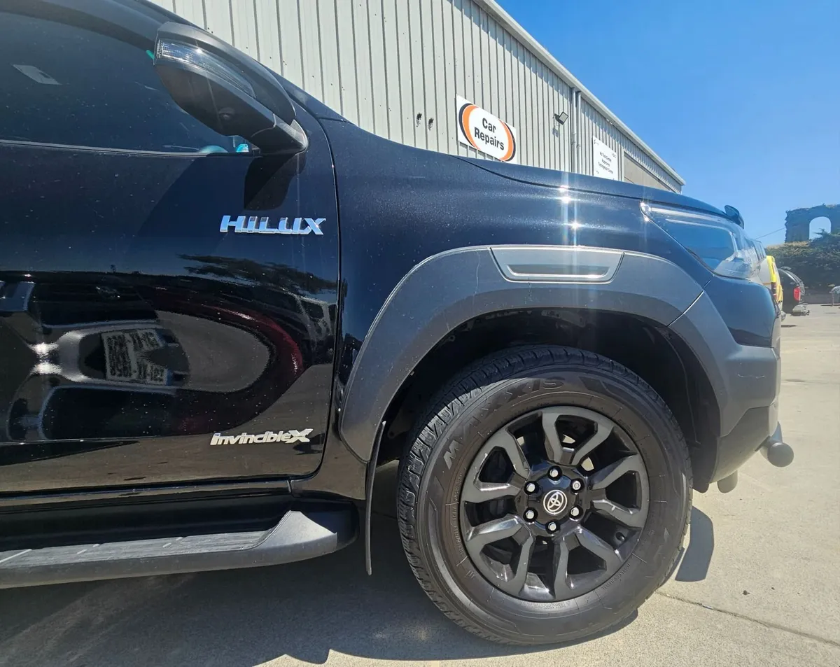 Toyota Hilux Invincible X - Image 3
