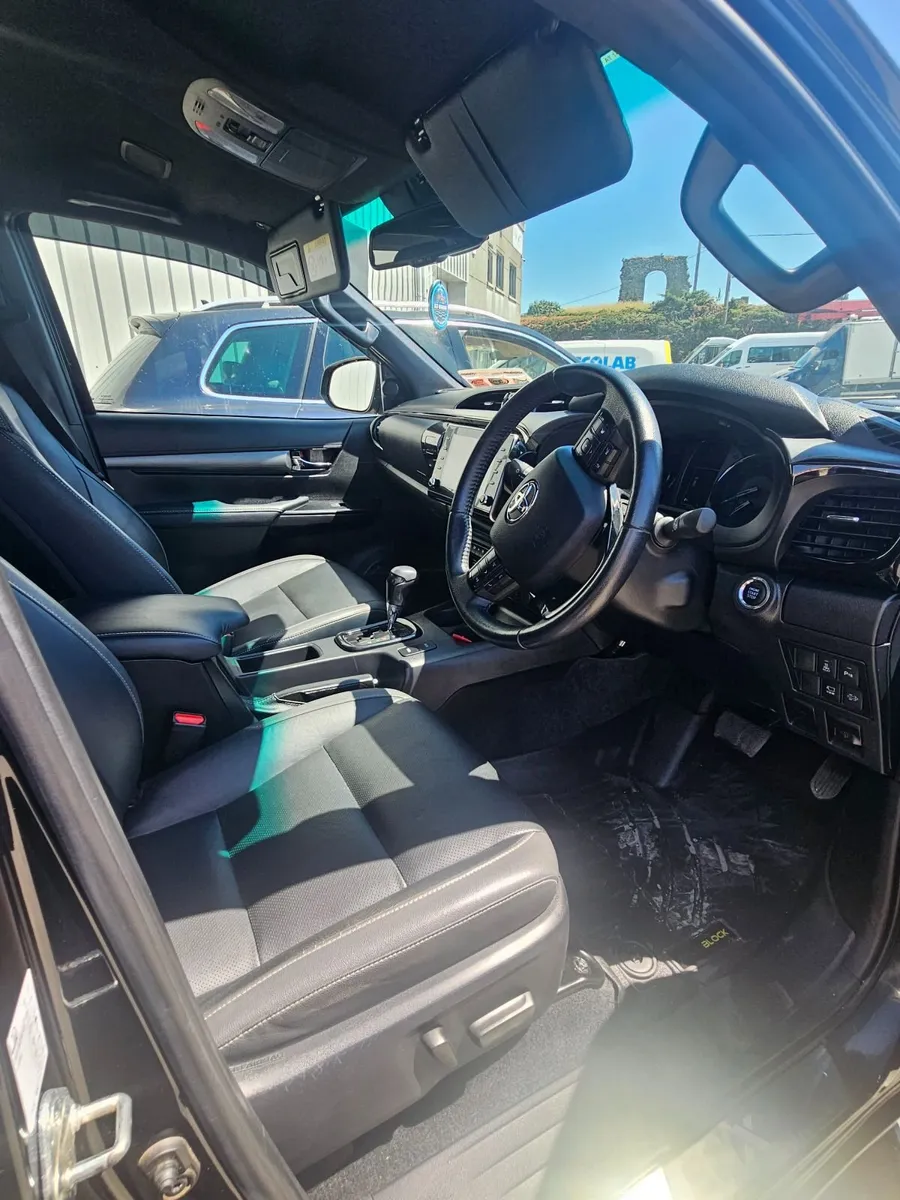 Toyota Hilux Invincible X - Image 4