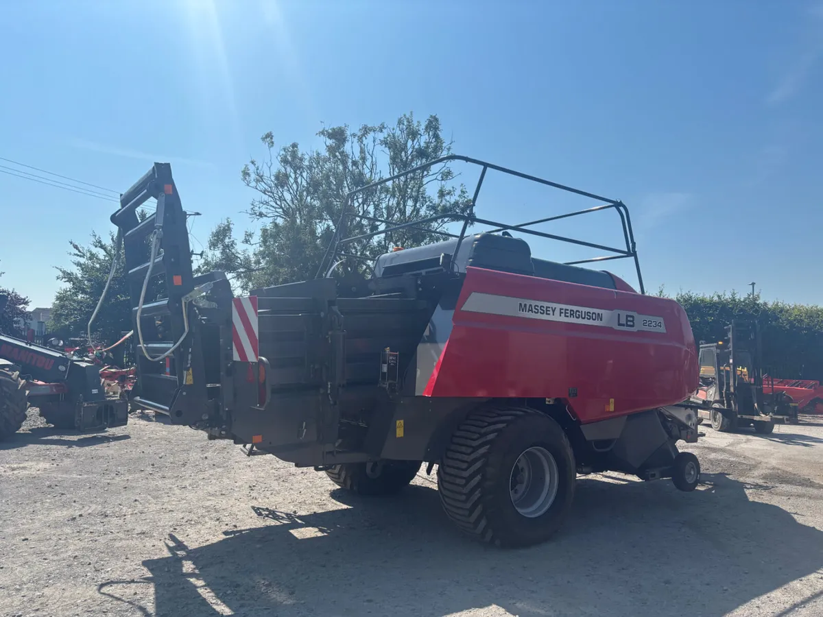 Massey Ferguson LB 2234 Square Baler - Image 2