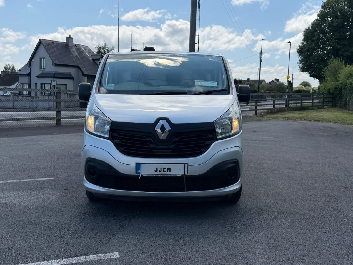ABSOLUTELY STUNNING 2017 LWB 120 BHP TRAFIC - Image 3
