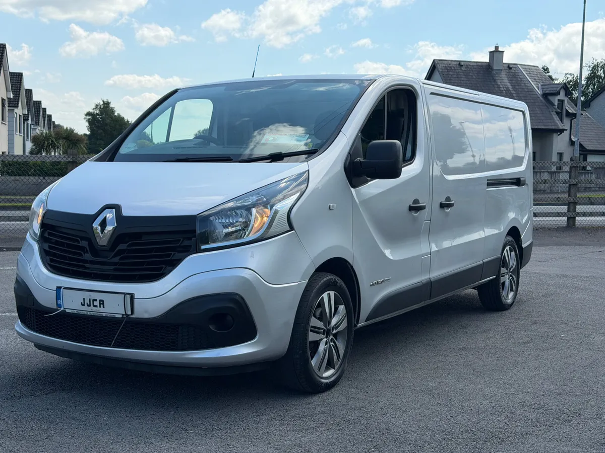 ABSOLUTELY STUNNING 2017 LWB 120 BHP TRAFIC - Image 2