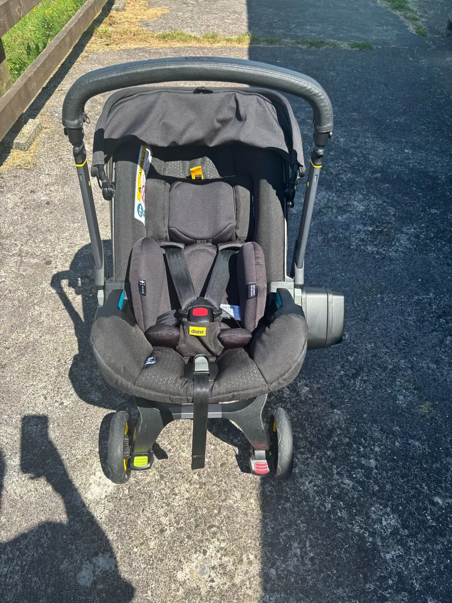 Doona i & isofix base - Image 2