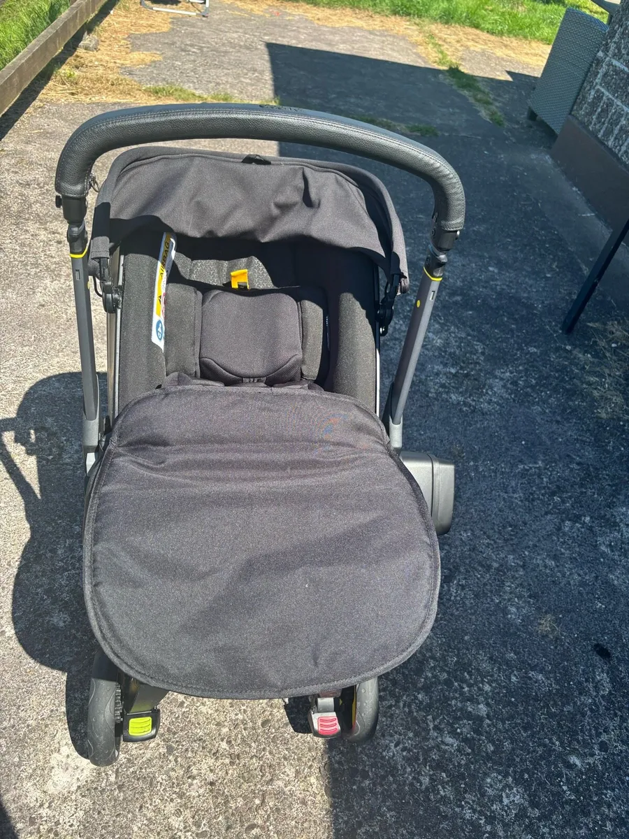 Doona i & isofix base - Image 1