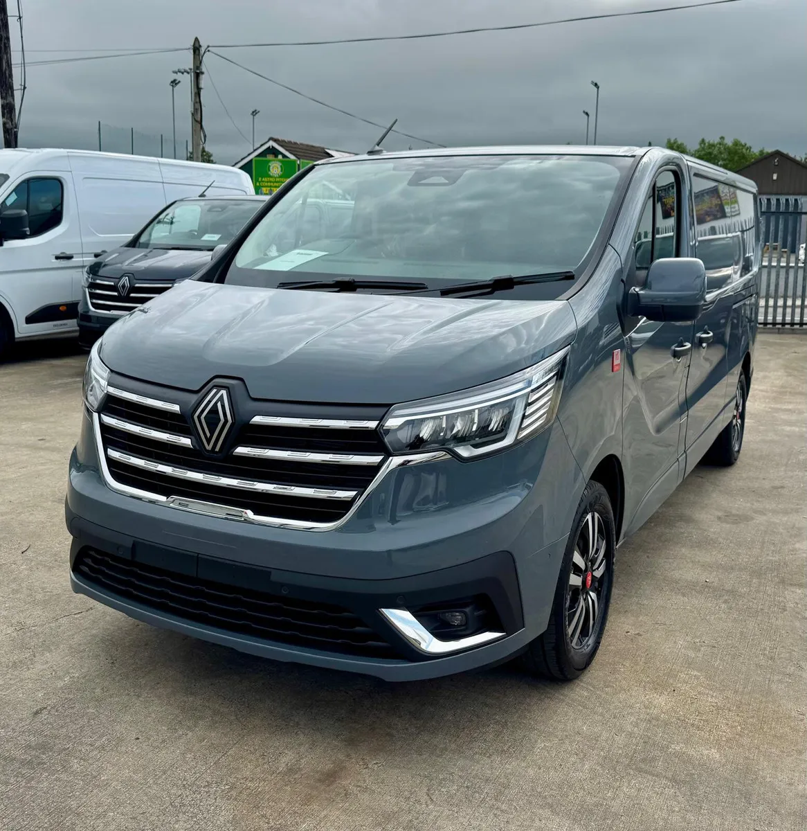 Grey Renault trafic van