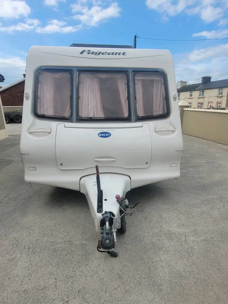 4/5 bert Bailey paegent caravan - Image 2