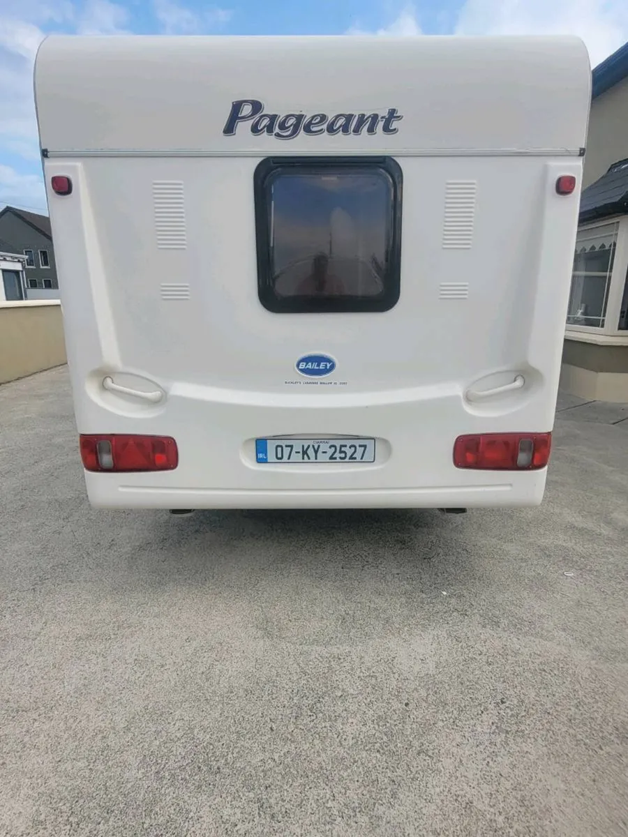 4/5 bert Bailey paegent caravan - Image 3