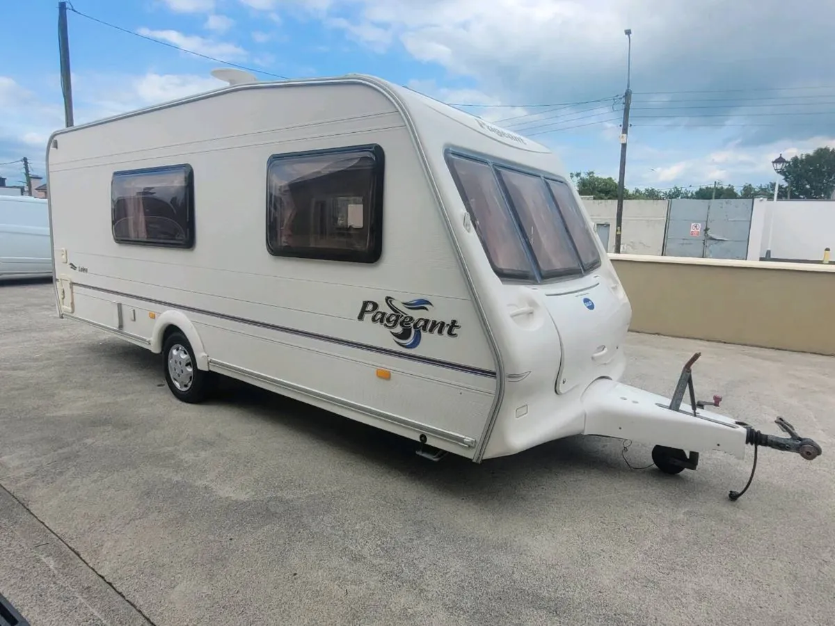 4/5 bert Bailey paegent caravan - Image 4