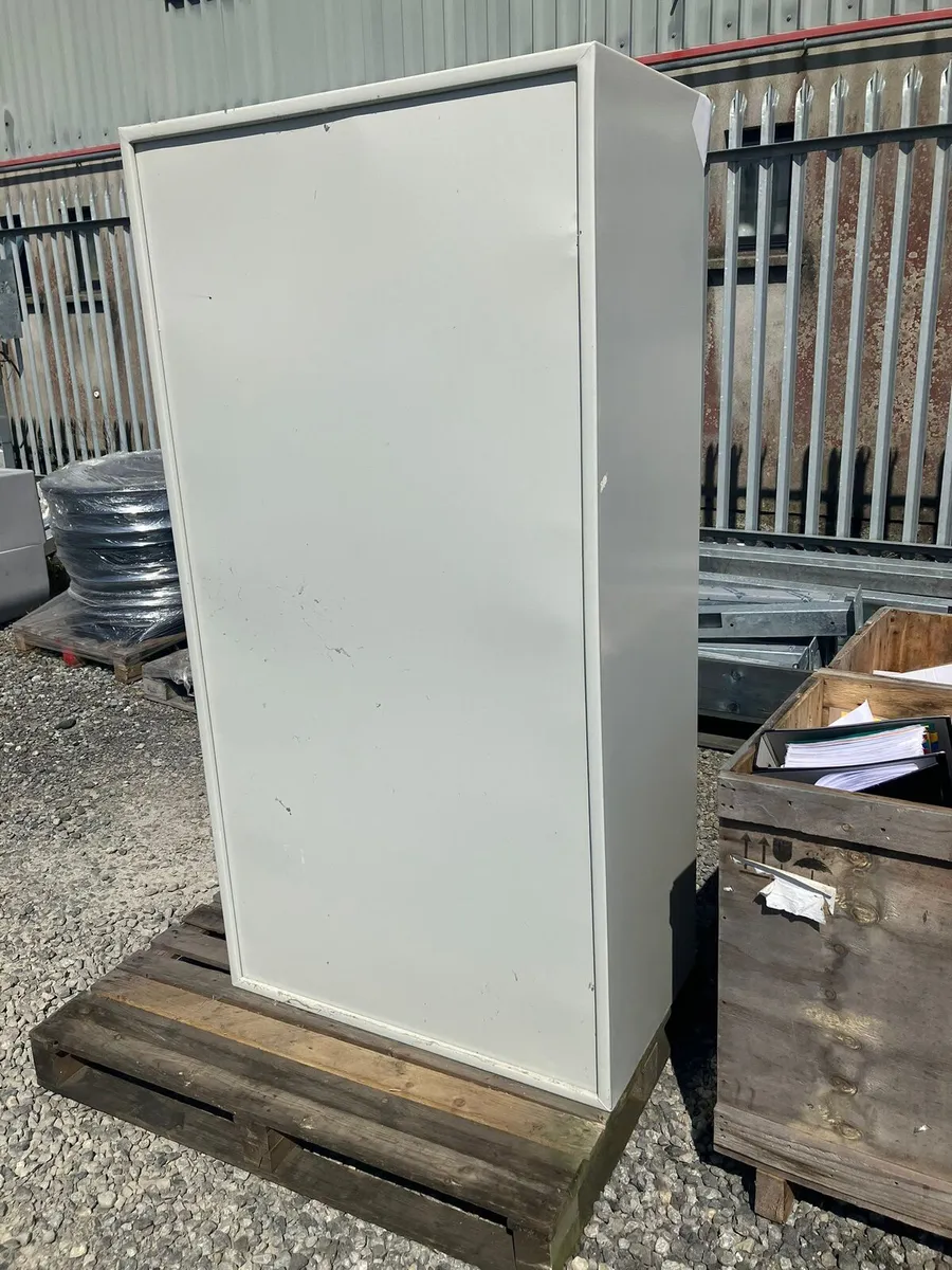 File storage and large safe box - Image 4