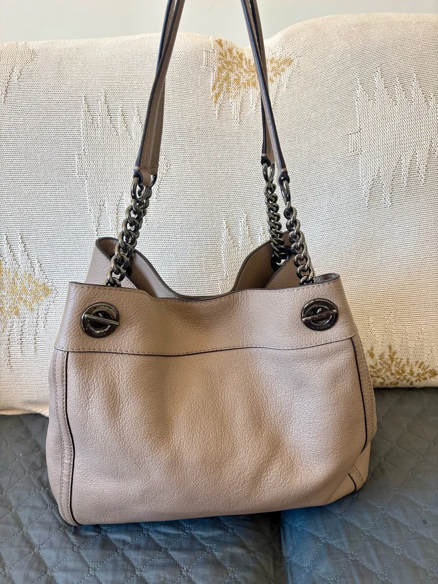 Coach Turnlock Edie 31 Pebbled Leather Bag - Image 2