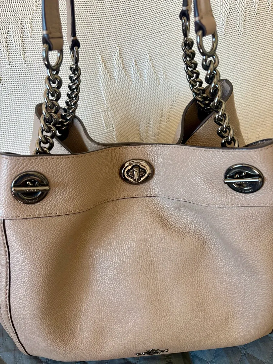 Coach Turnlock Edie 31 Pebbled Leather Bag - Image 3