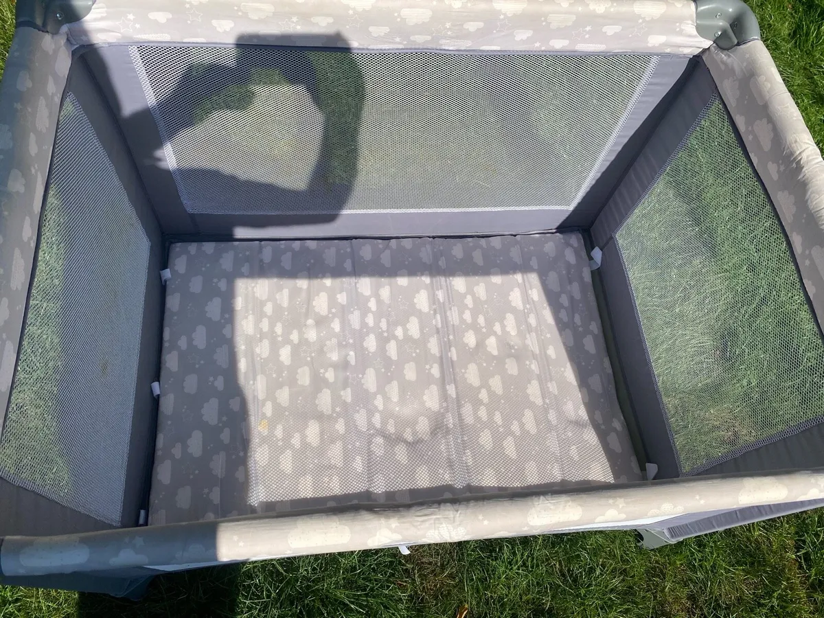 Bella Baby travel cot - Image 2