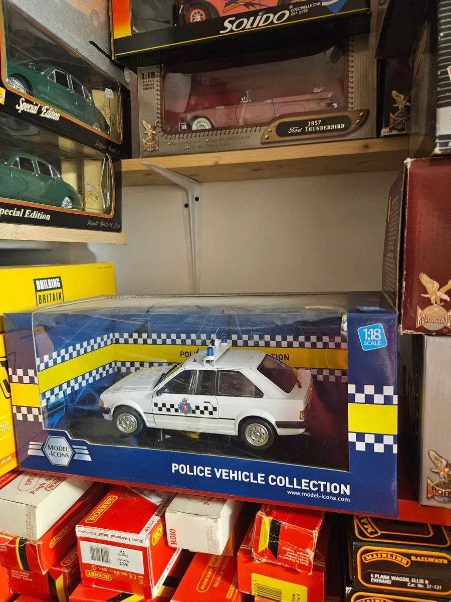 Corgi Model Icons Ford Escort Essex Police 1.18 - Image 1