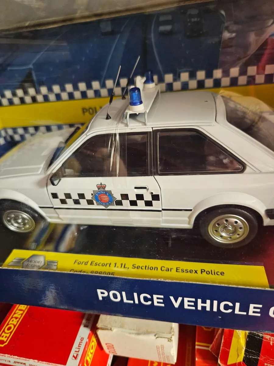 Corgi Model Icons Ford Escort Essex Police 1.18 - Image 3