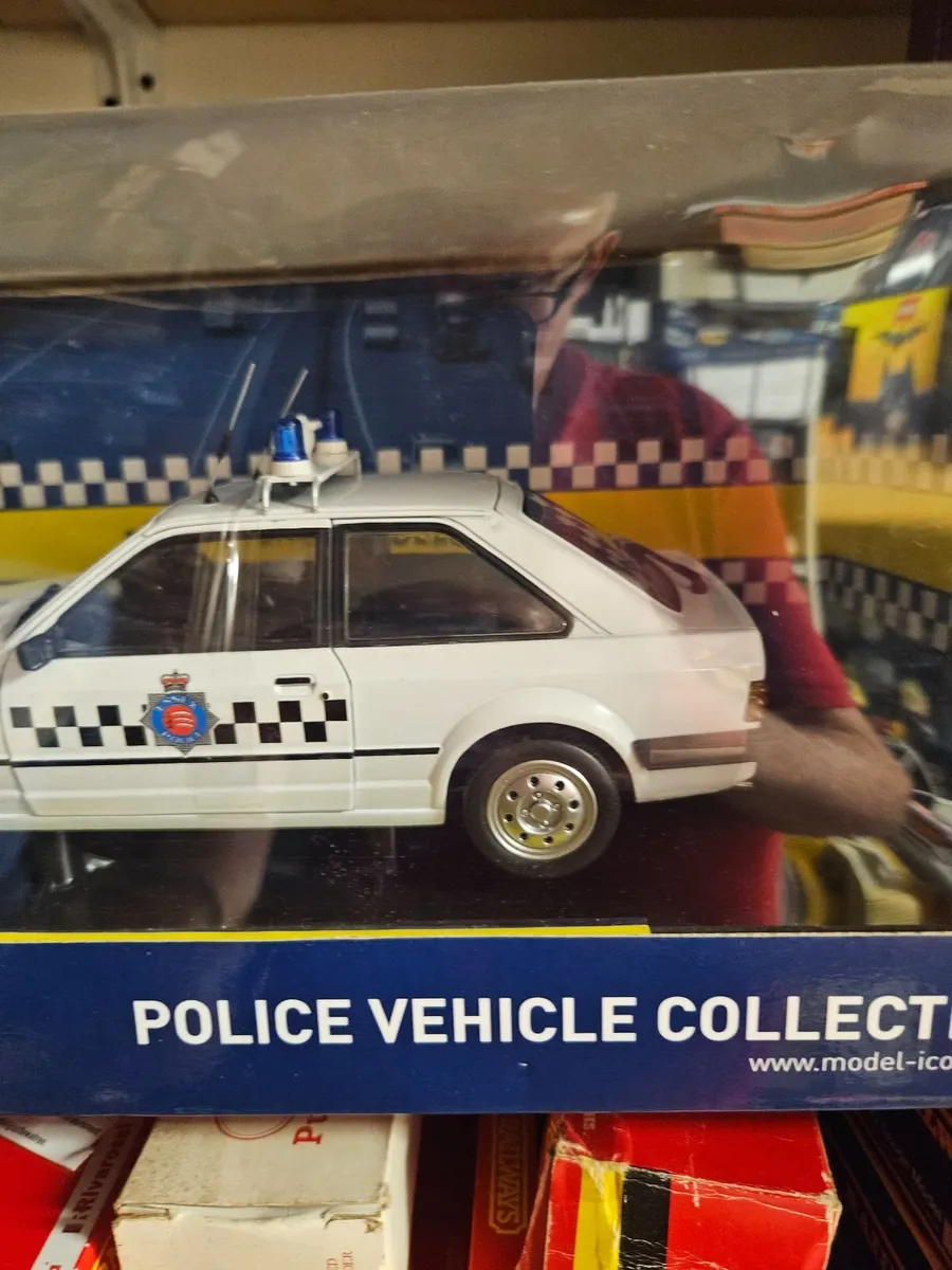 Corgi Model Icons Ford Escort Essex Police 1.18 - Image 4