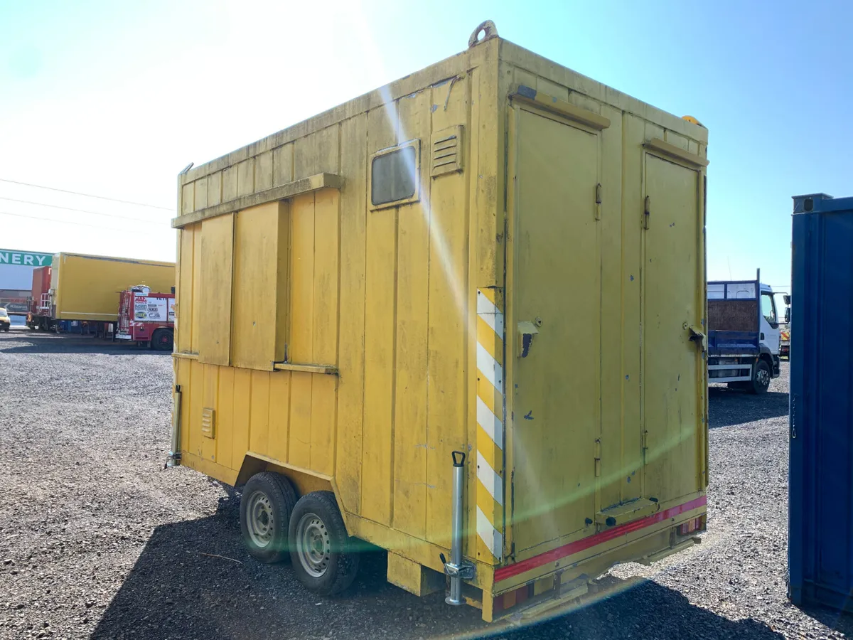 5 x UNRESERVED TWIN AXLE WELFARE UNIT FOR AUCTION - Image 4