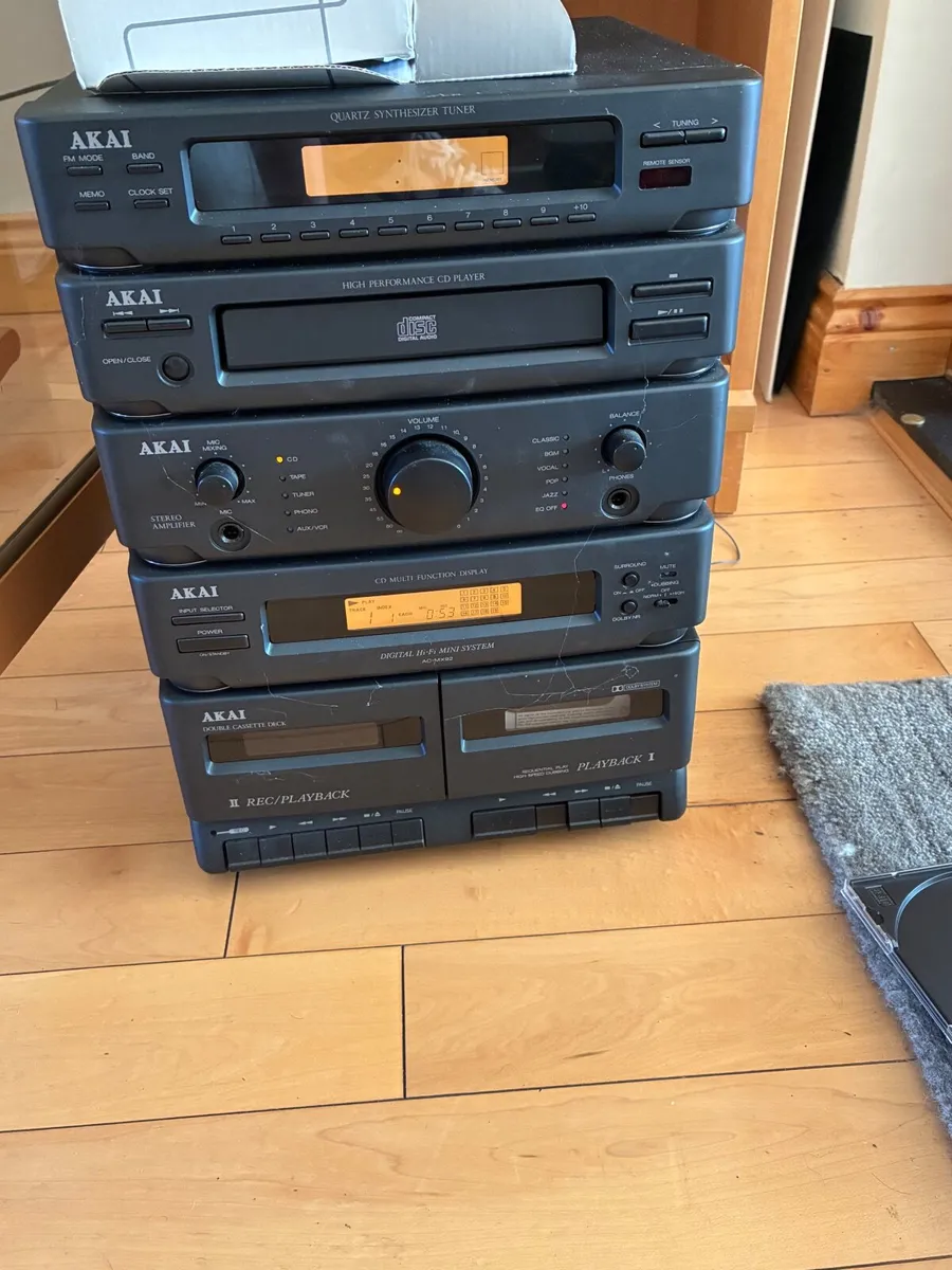 Speakers and cd player - Image 1