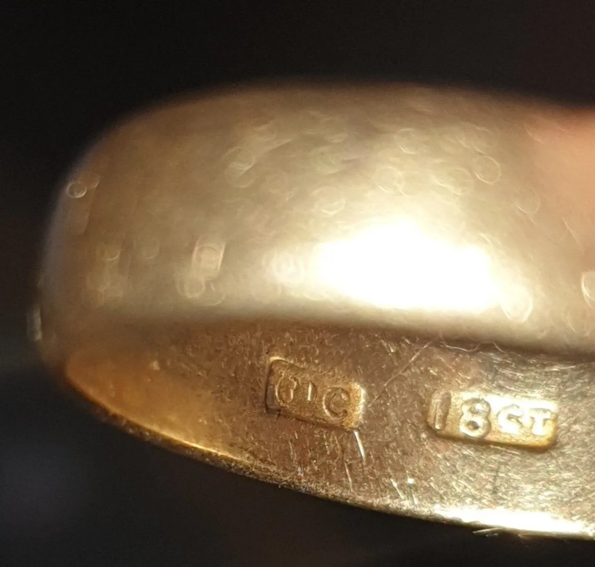 Vintage 18ct Gold Wedding Band / Ring - Image 2