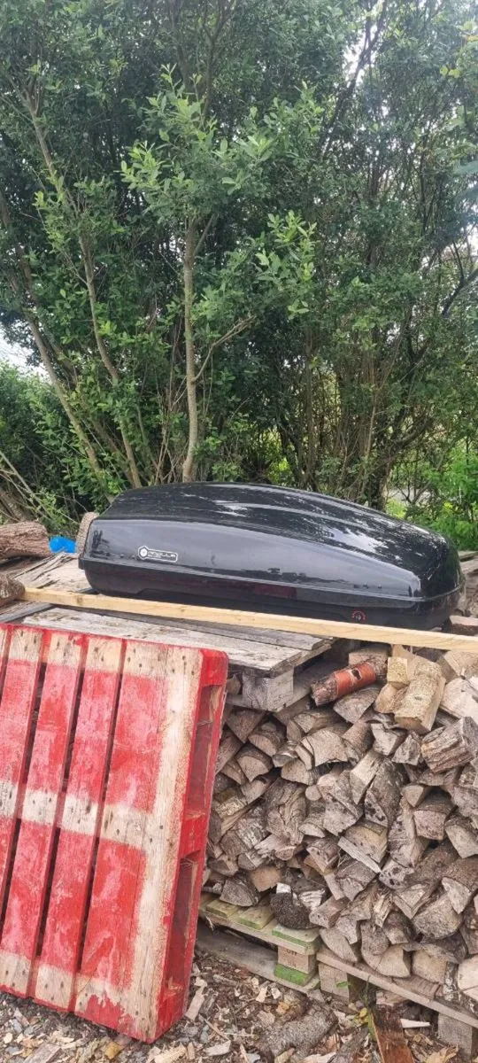 Roof box - Image 1