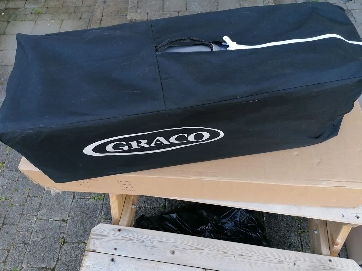TRAVEL COT WITH SOFT MATTRESS - Image 4