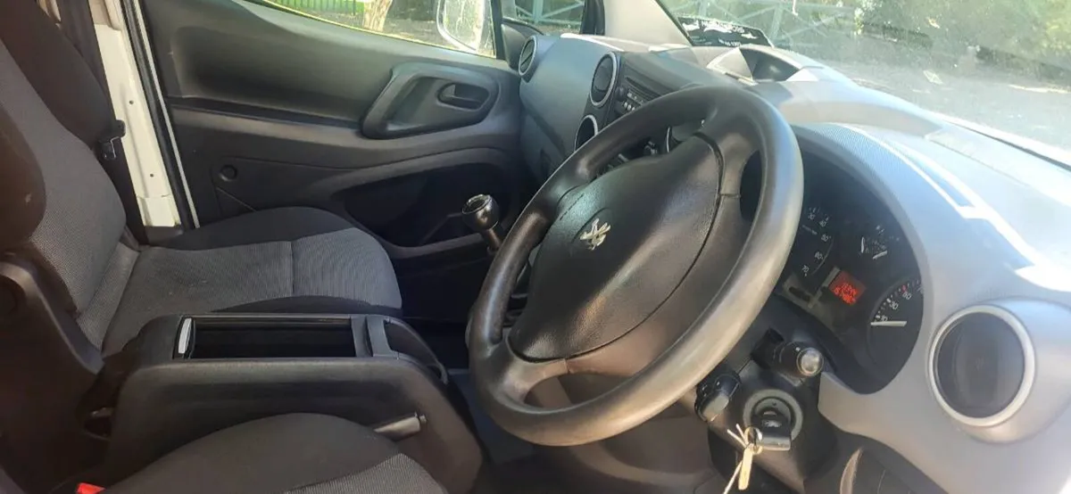 Peugeot Partner Van - Image 3