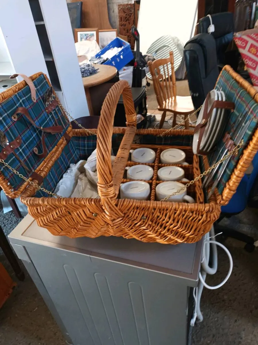 Picnic Basket - Image 1