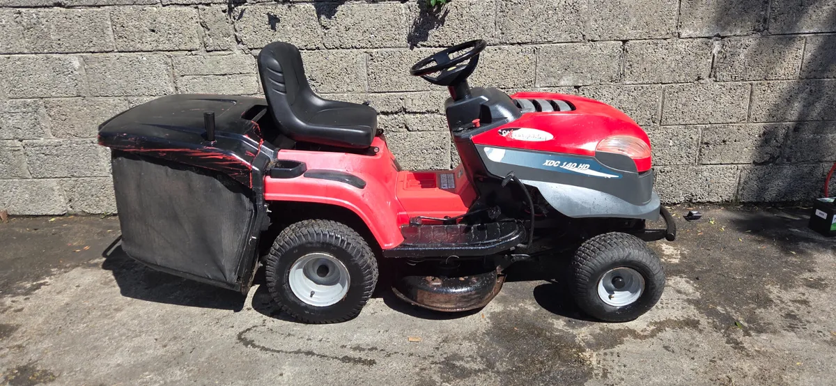 Castelgarden XDC140 Ride on Mower 13hp 33" - Image 2