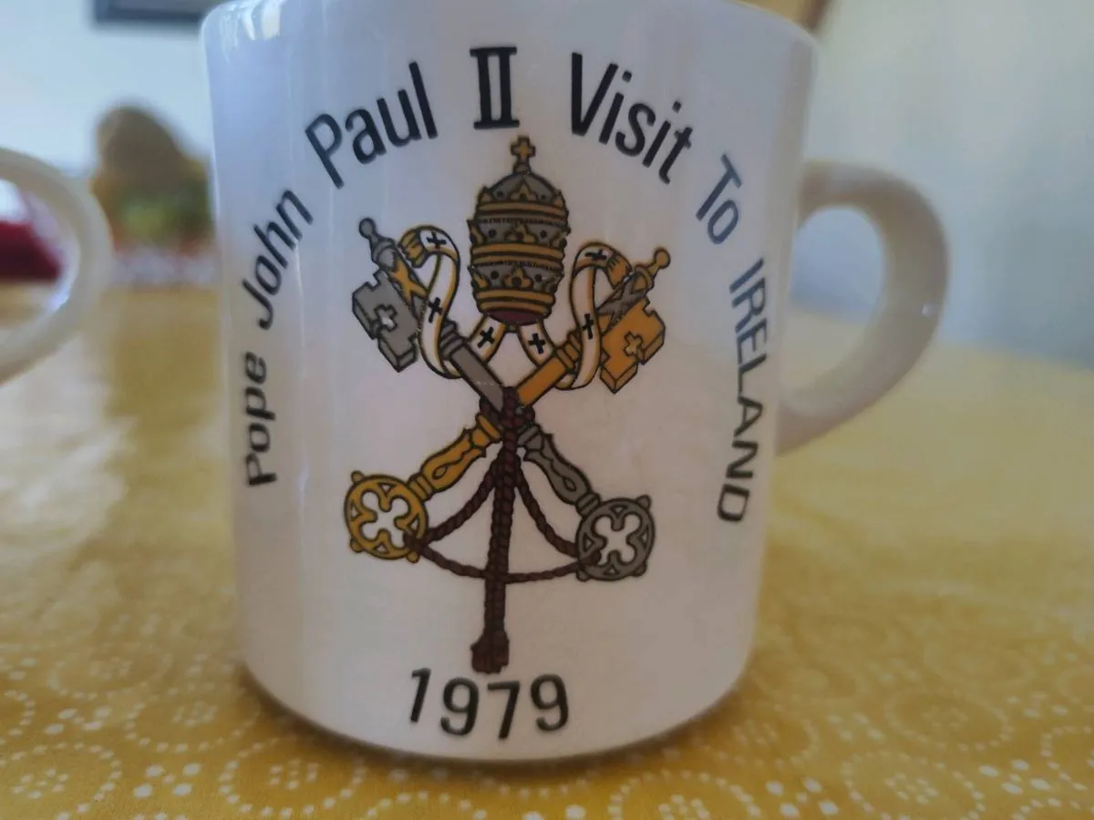 Pair of Vintage Mugs 1979 Pope John Paul Ireland - Image 4