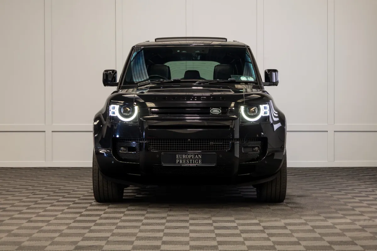 232 Land Rover Defender X-Dynamic HSE 5 Seat N1 - Image 2