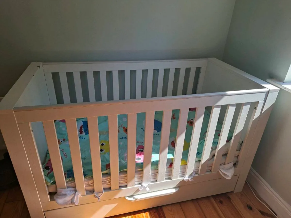 Toddler bed - Image 1