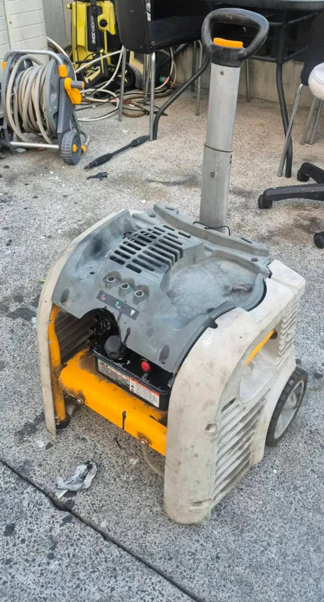 PETROL POWER WASHER NOT TESTED JUST GOT IT IN TODA - Image 1