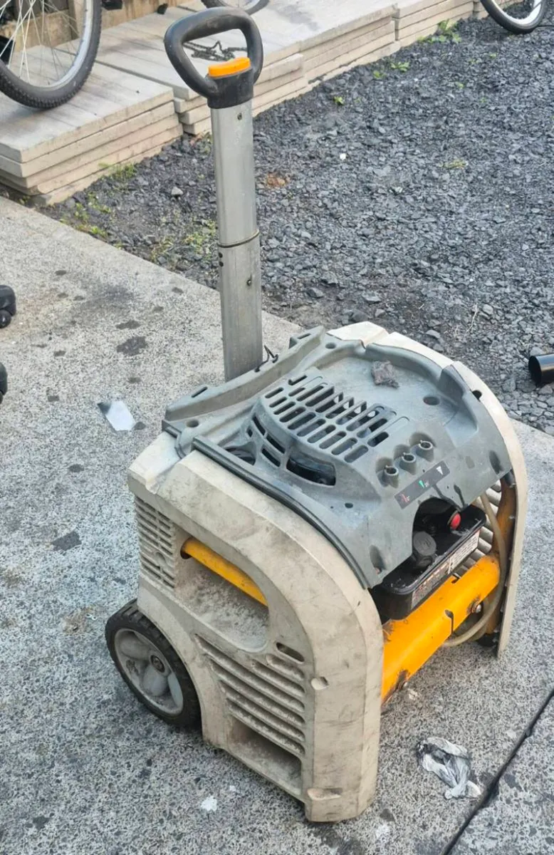 PETROL POWER WASHER NOT TESTED JUST GOT IT IN TODA - Image 2