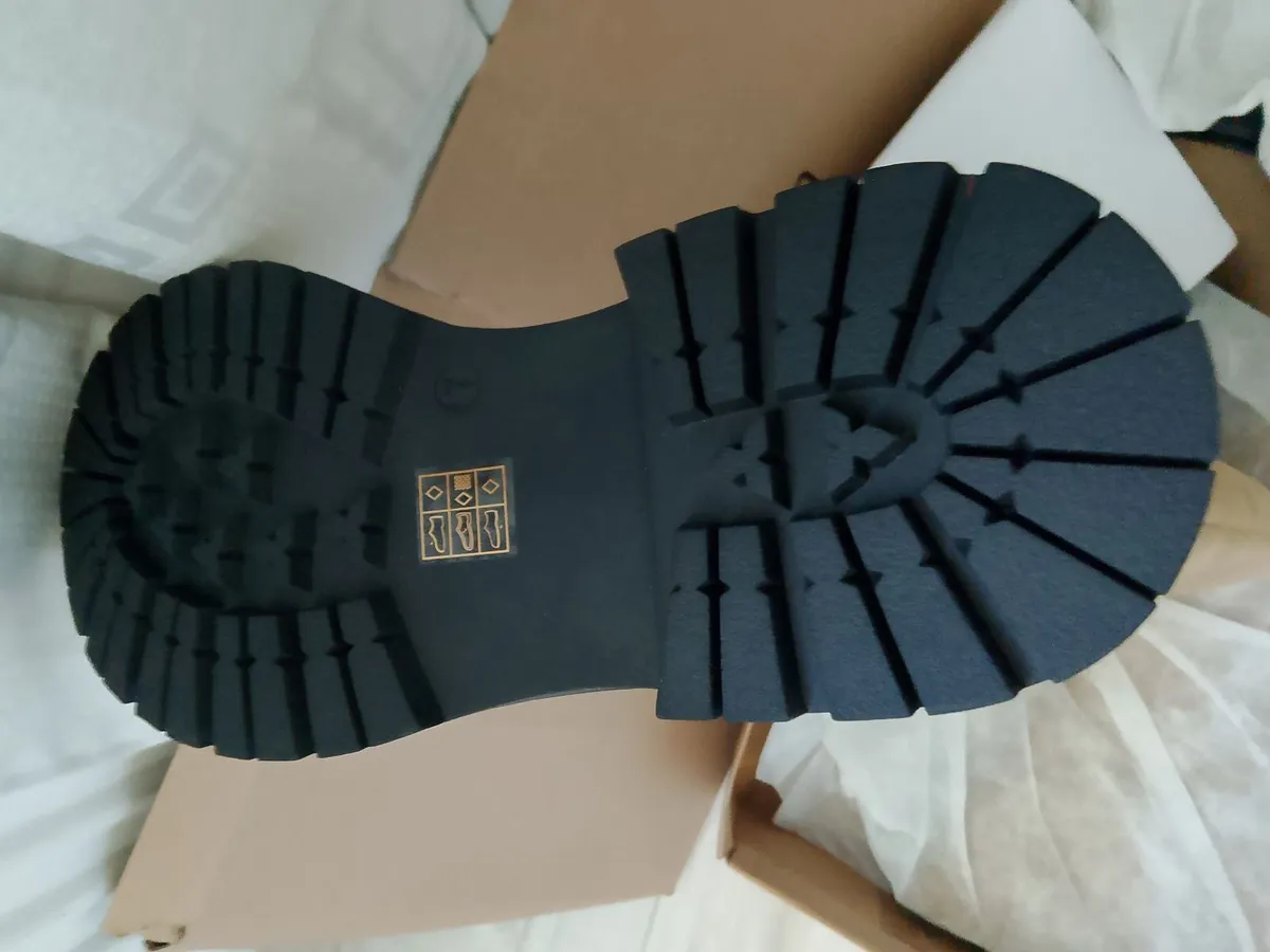 ladies boots - Image 1