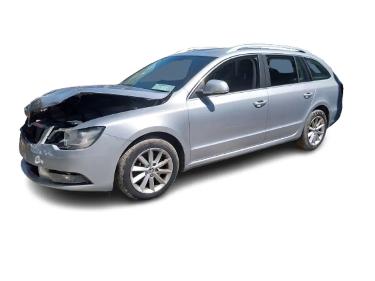 2013 SKODA SUPERB For Breaking/Dismantling - Image 3
