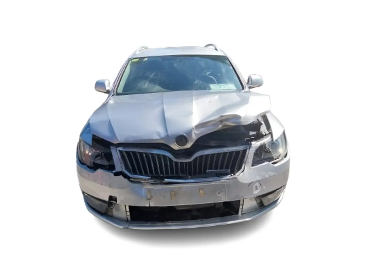 2013 SKODA SUPERB For Breaking/Dismantling - Image 2