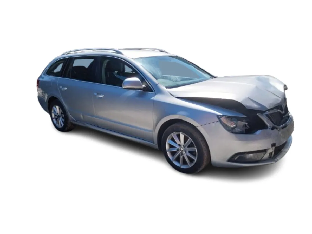 2013 SKODA SUPERB For Breaking/Dismantling - Image 1