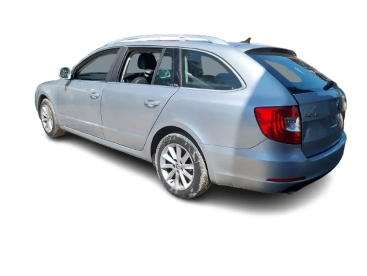 2013 SKODA SUPERB For Breaking/Dismantling - Image 4
