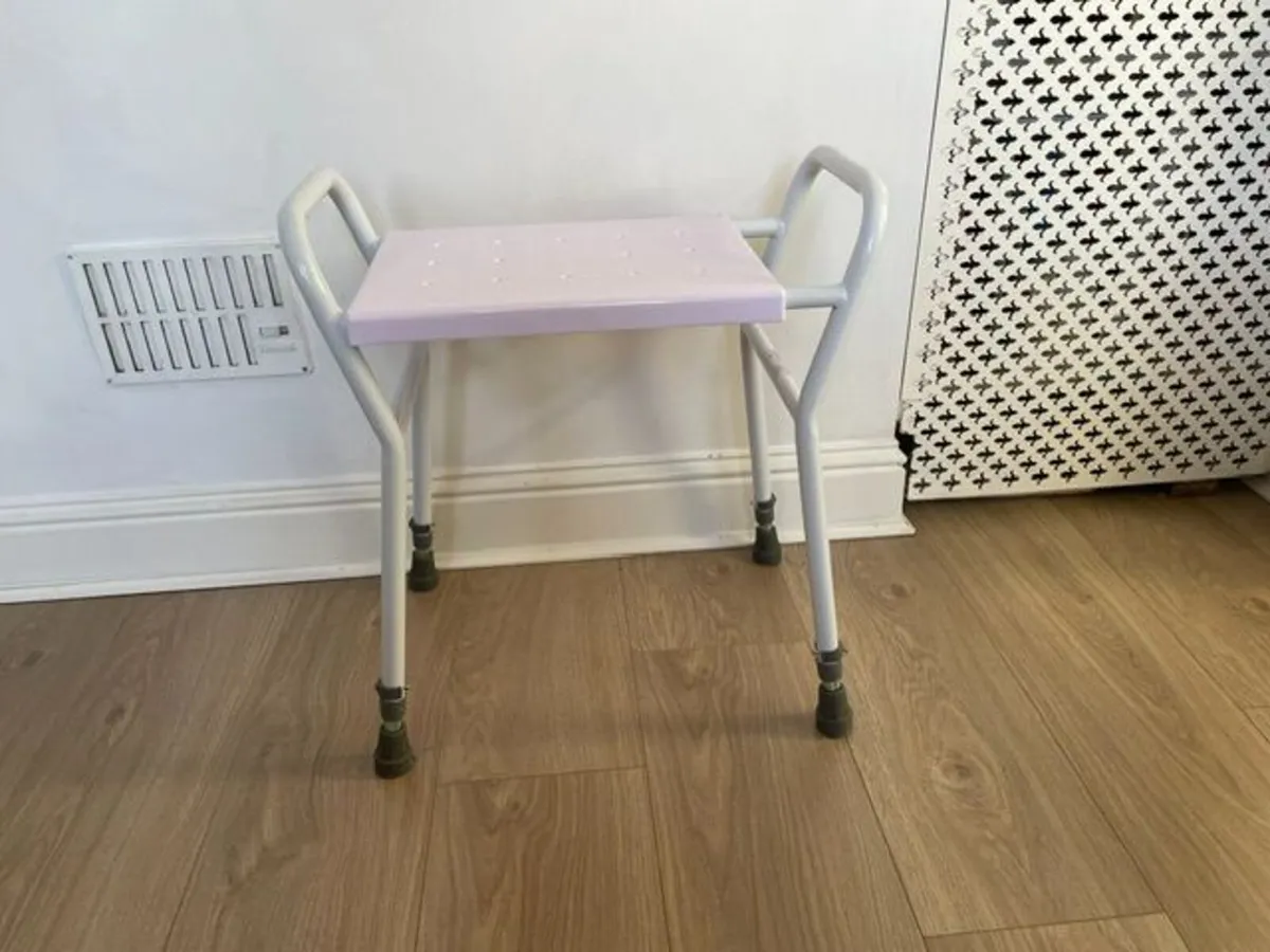 Shower stool with armrests