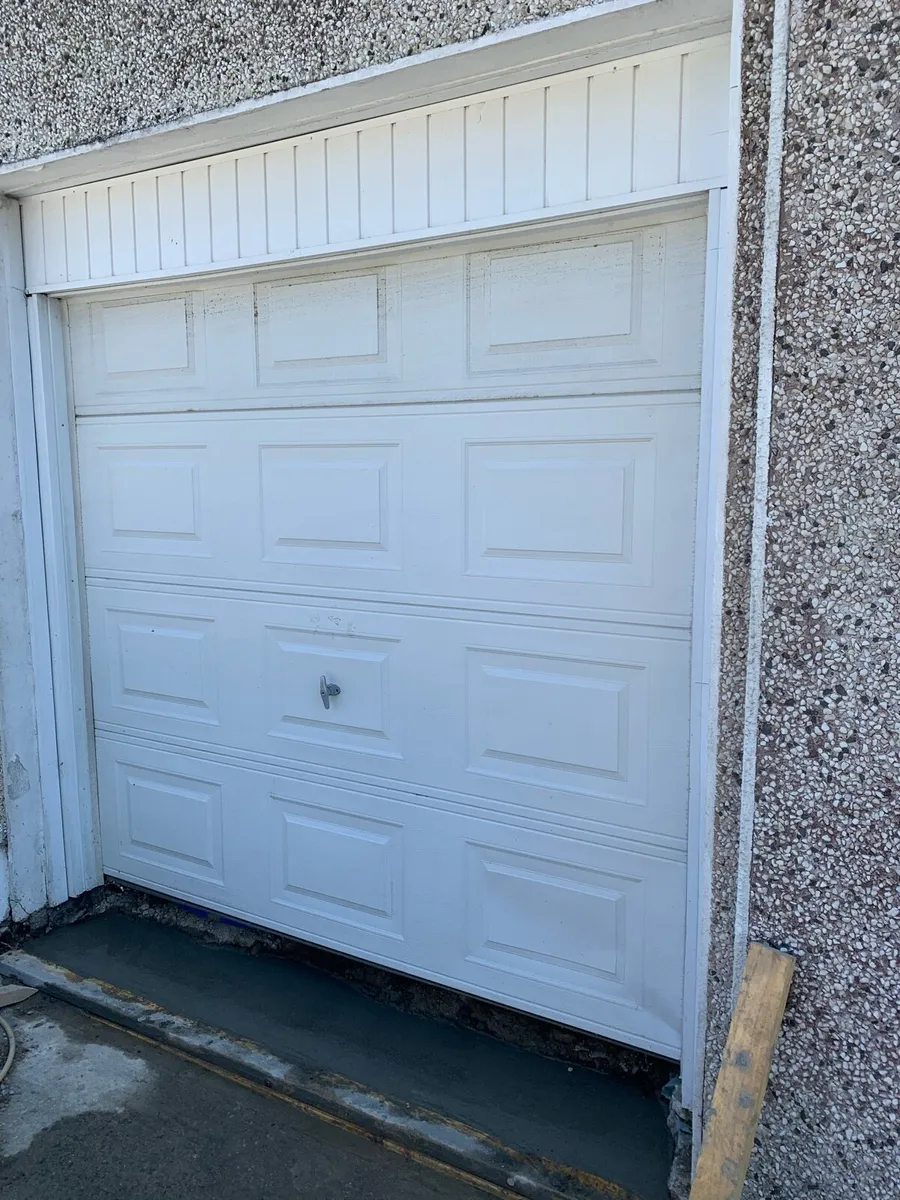 Garage doors - Image 1