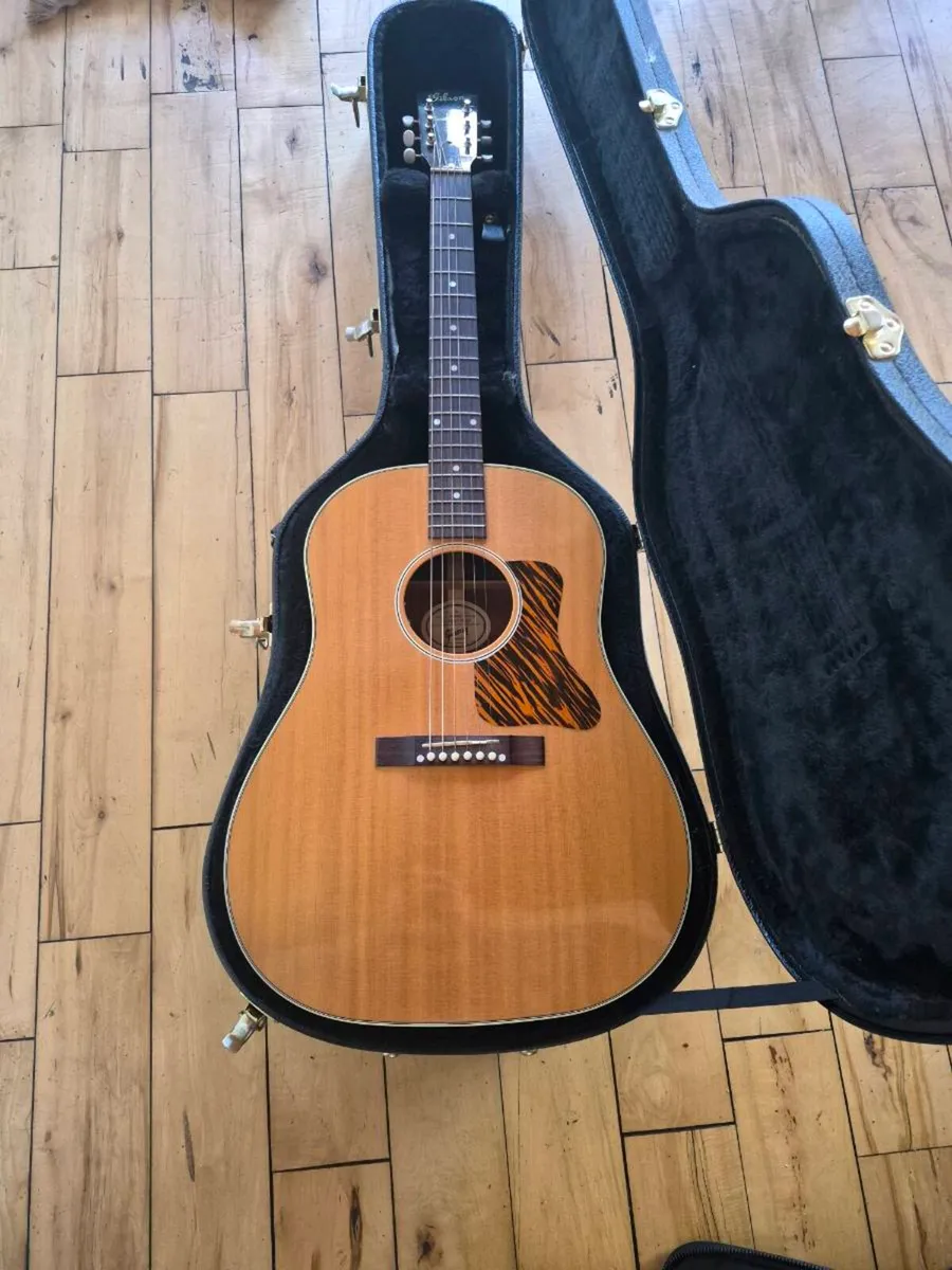 Gibson J35 - Image 1