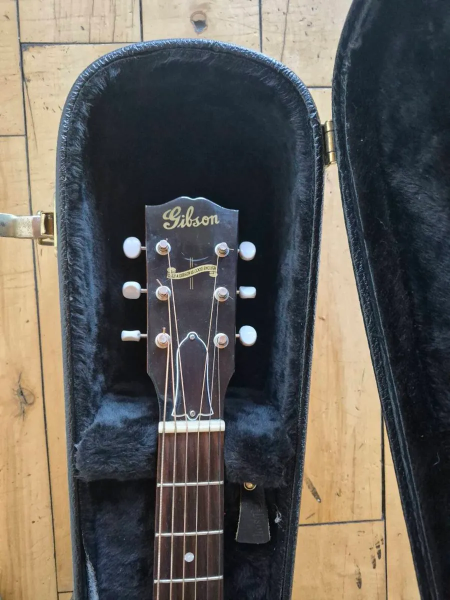 Gibson J35 - Image 2