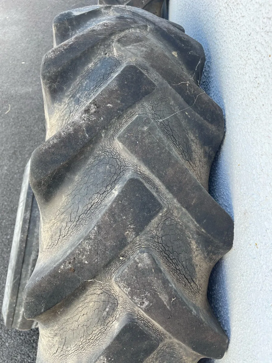 Twin Wheels MF 35/135 - Image 2
