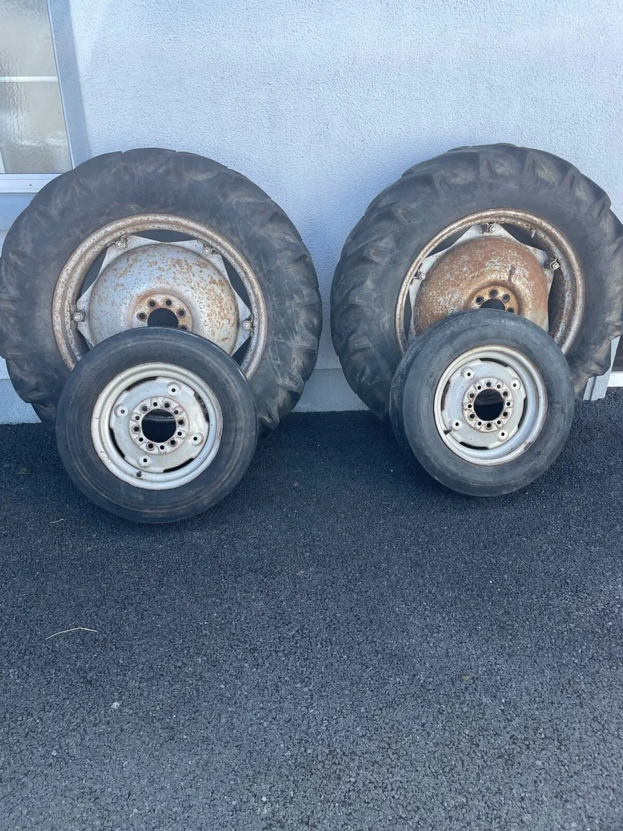 Twin Wheels MF 35/135 - Image 1