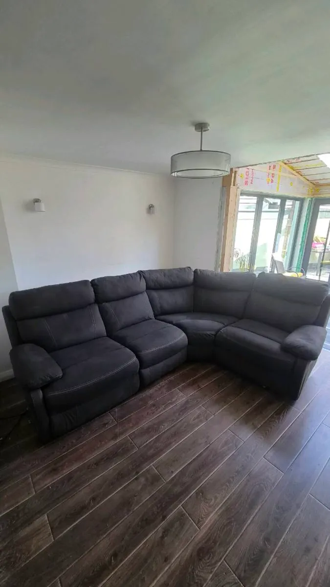 Corner sofa - Image 1