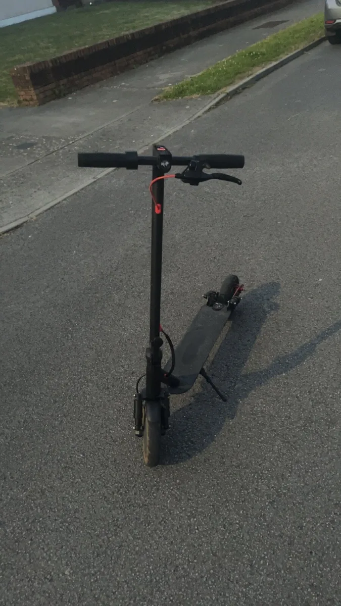 Aovo T1 Pro Electric Scooter - Image 1