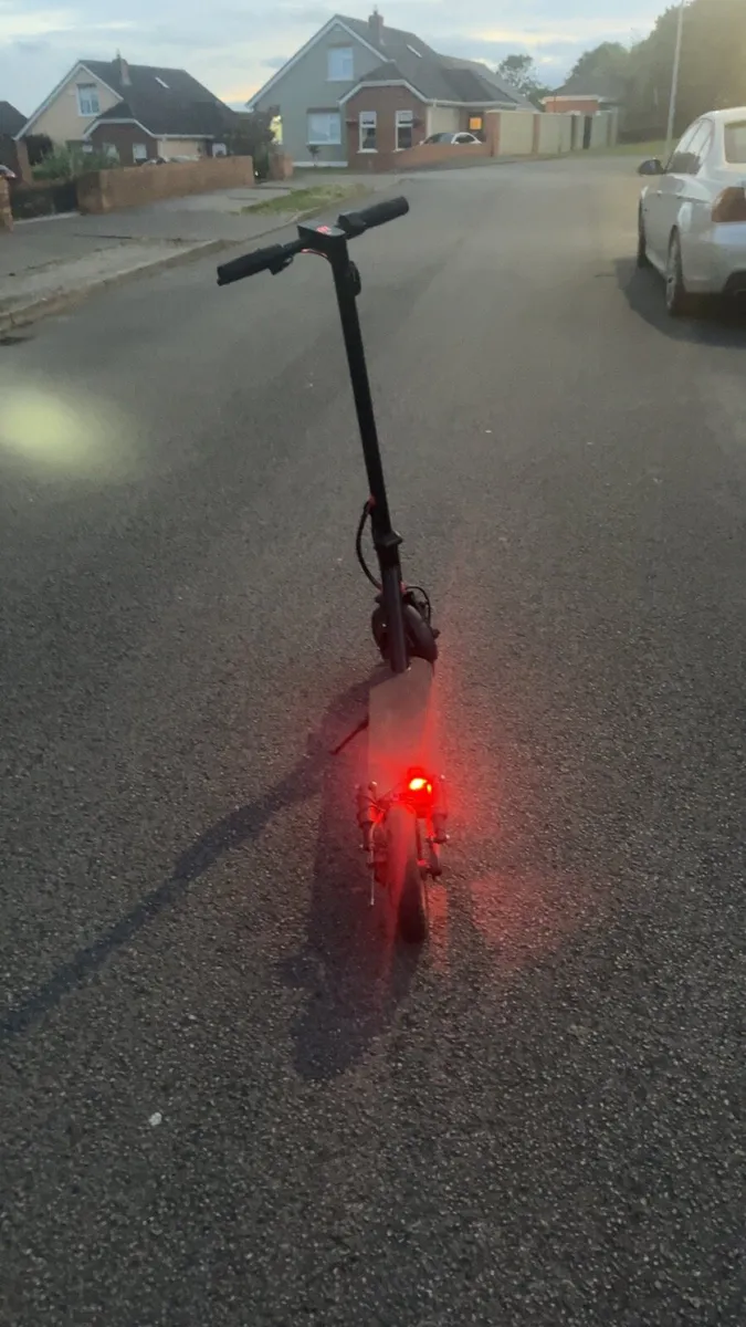 Aovo T1 Pro Electric Scooter - Image 2